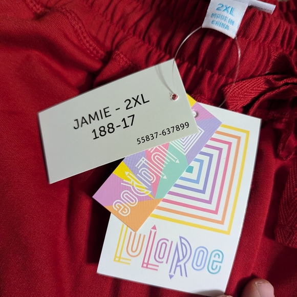 LuLaRoe Jamie French Terry Shorts Americana Collection Size 2xl Solid Red NWT - Picture 2 of 2